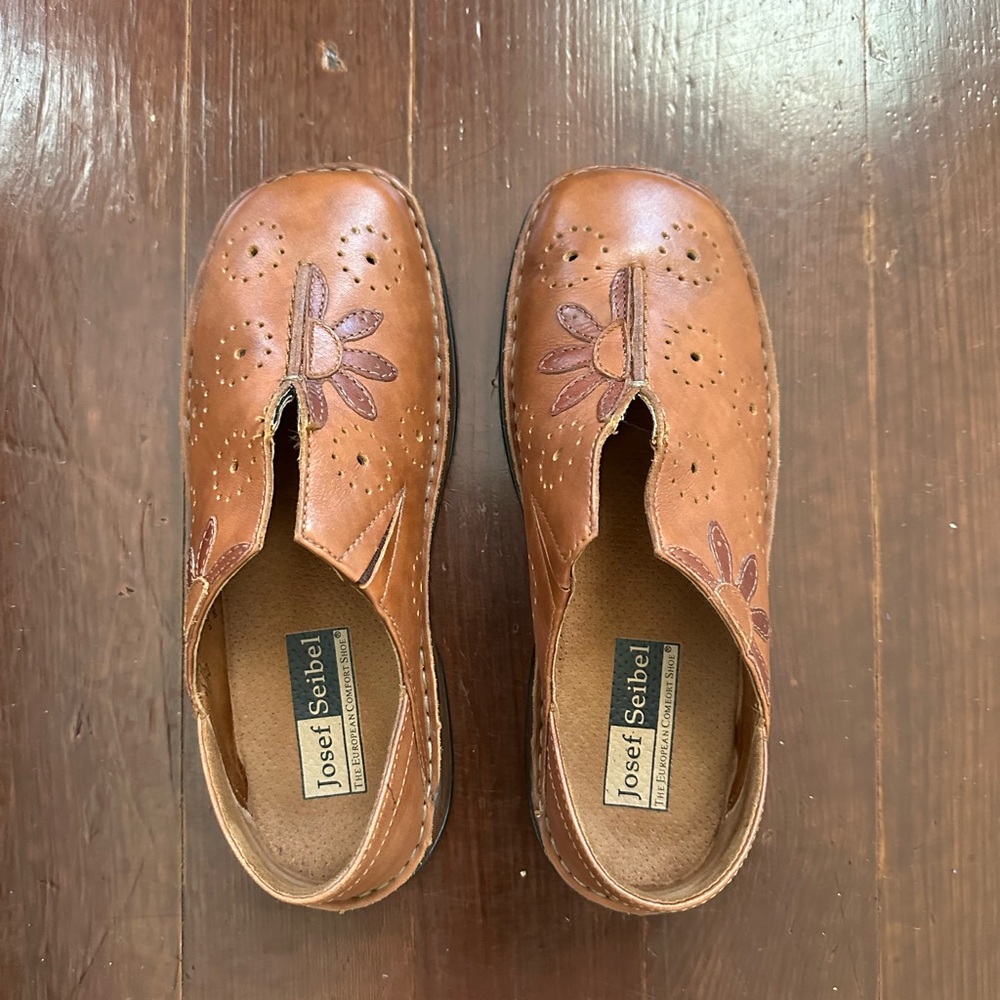Josef Seibel Brown Leather flower design slip ons EU37/US6.5